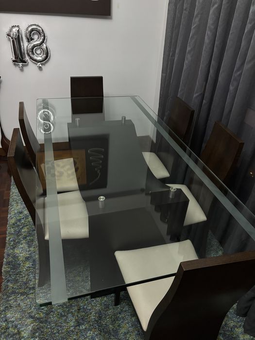 Mesa de Jantar de Vidro com Cadeiras
