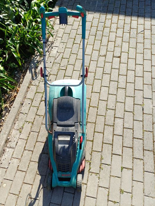 Máquina cortar relva Bosh Rotak 34