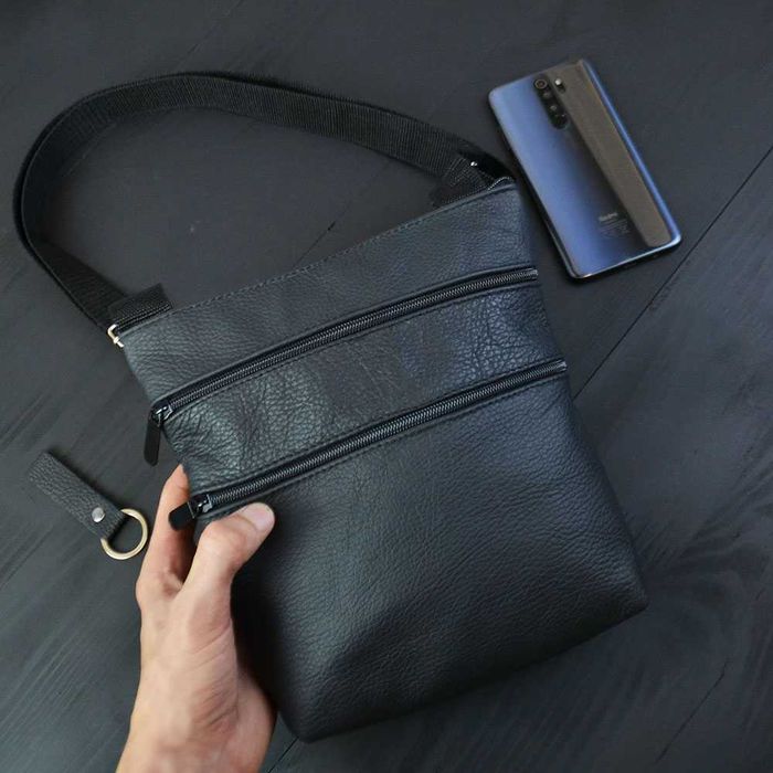 Качественная мужская сумка из натуральной кожи. Цвет: черный.