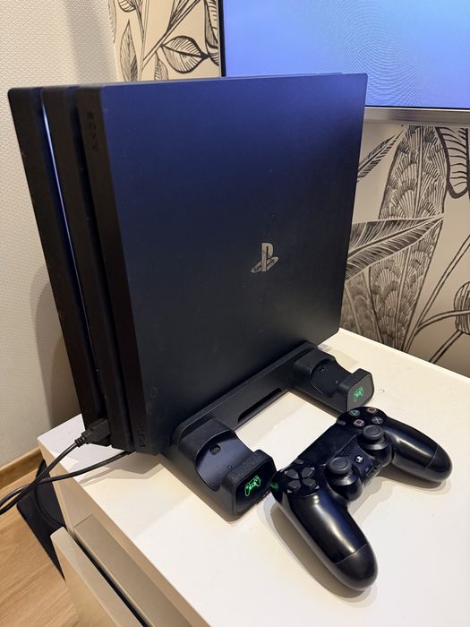 Konsola PS4 Pro 500GB + Pad