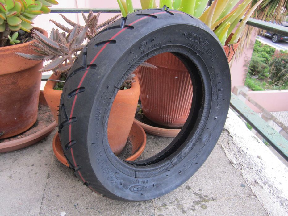 Pneu preto CST externo para trotinete ou scooter 10x2.50 Novo