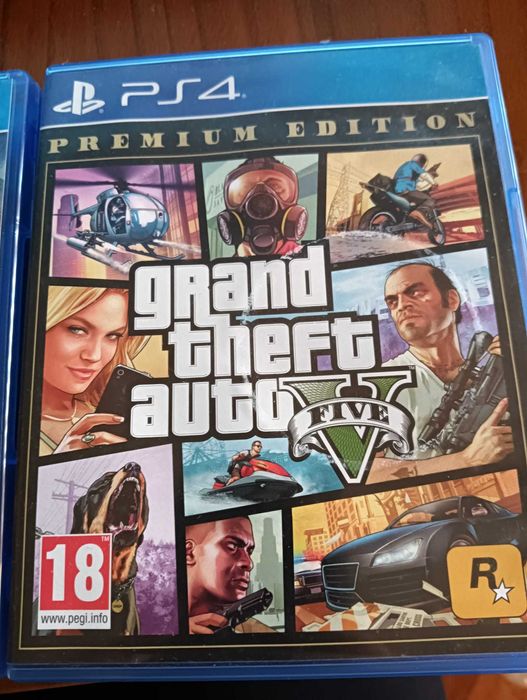 PlayStation 4 + 2 jogos