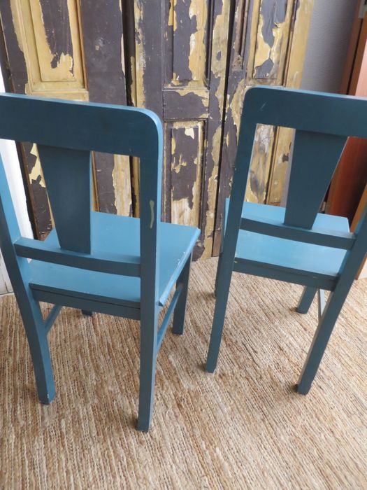 Par de cadeiras em madeira