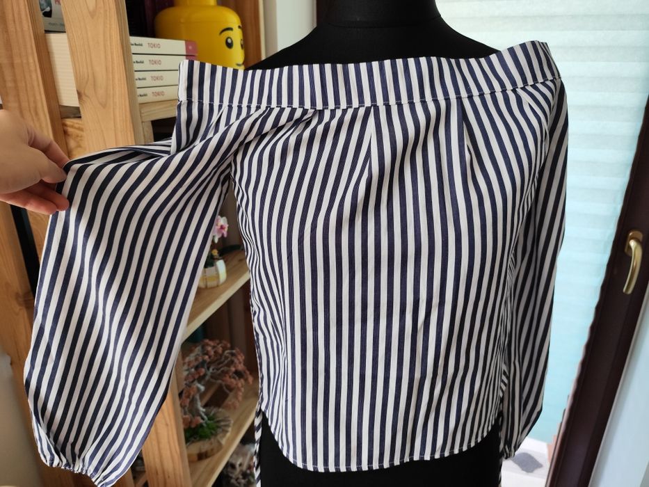 Bluzka w paski z odkrytymi ramionami NA-KD 36