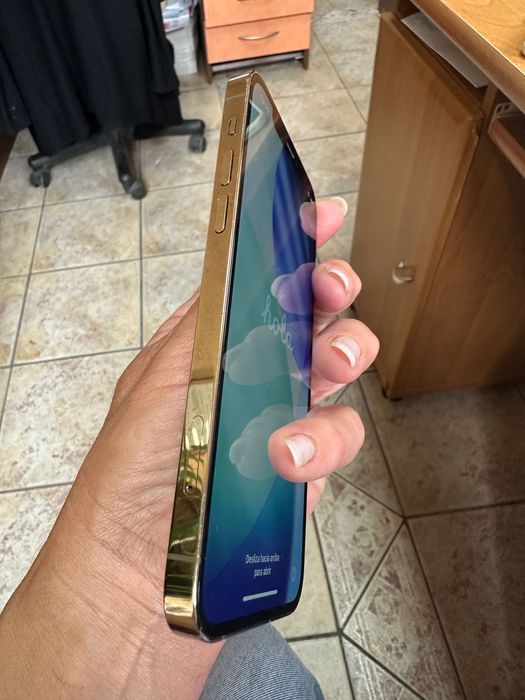 Продам iPhone 12 Pro 256GB