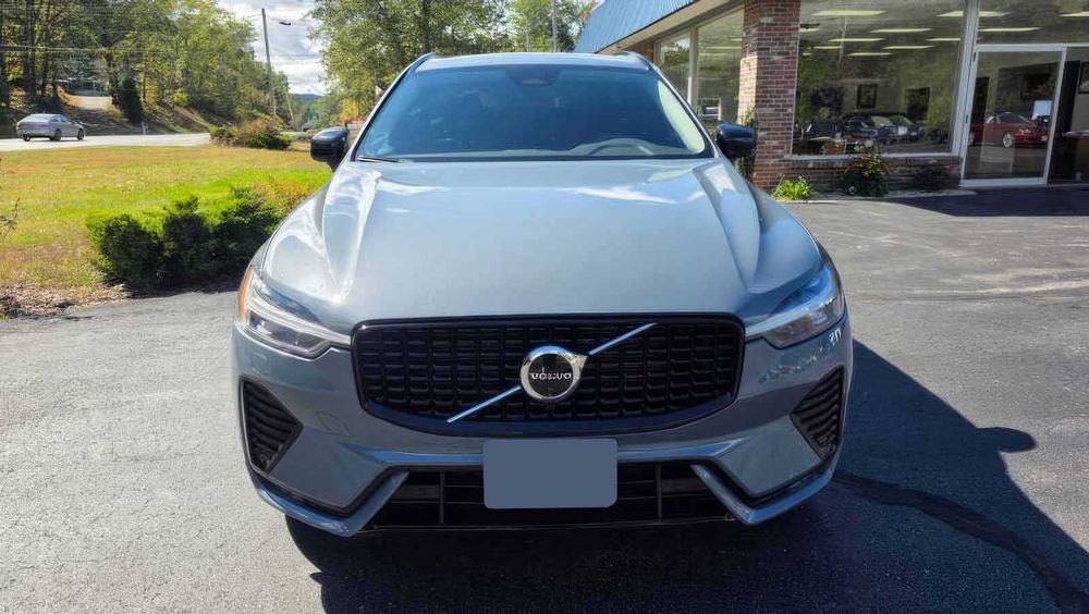 Volvo XC60 B5 Plus Dark Theme      2023