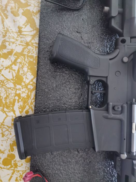 Arma airsoft M4 nova