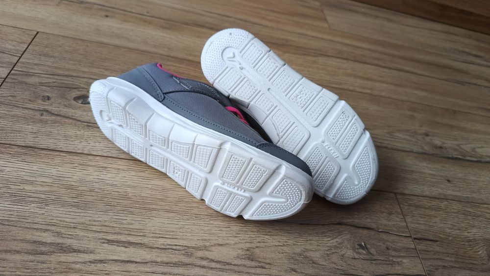 Buty dziewczęce Decathlon rozm. 35