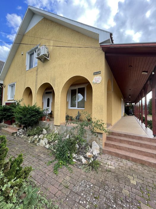 Продаж будинку в с. Великі Береги, 233 м. із сонячною системою панелей