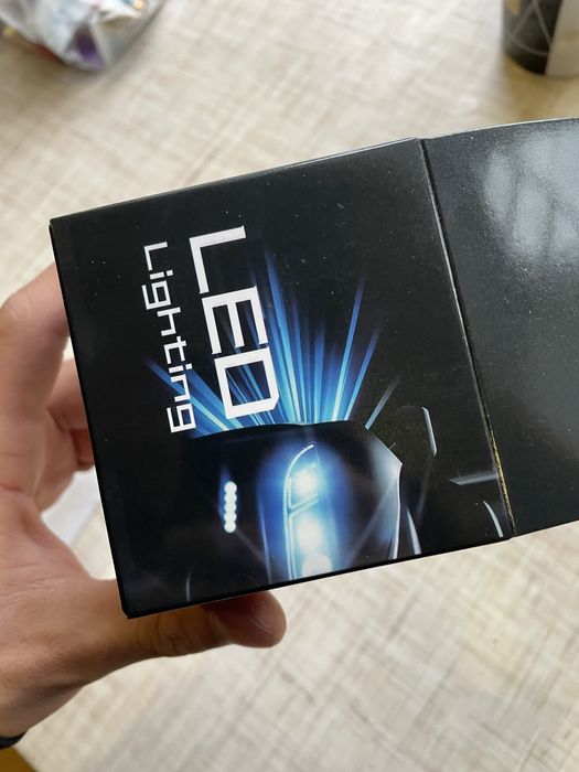 Лед лампочки Н4. Дві