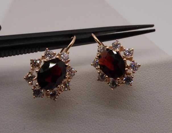 Złote wiszące kolczyki granaty i cyrkonie owalne markizy.