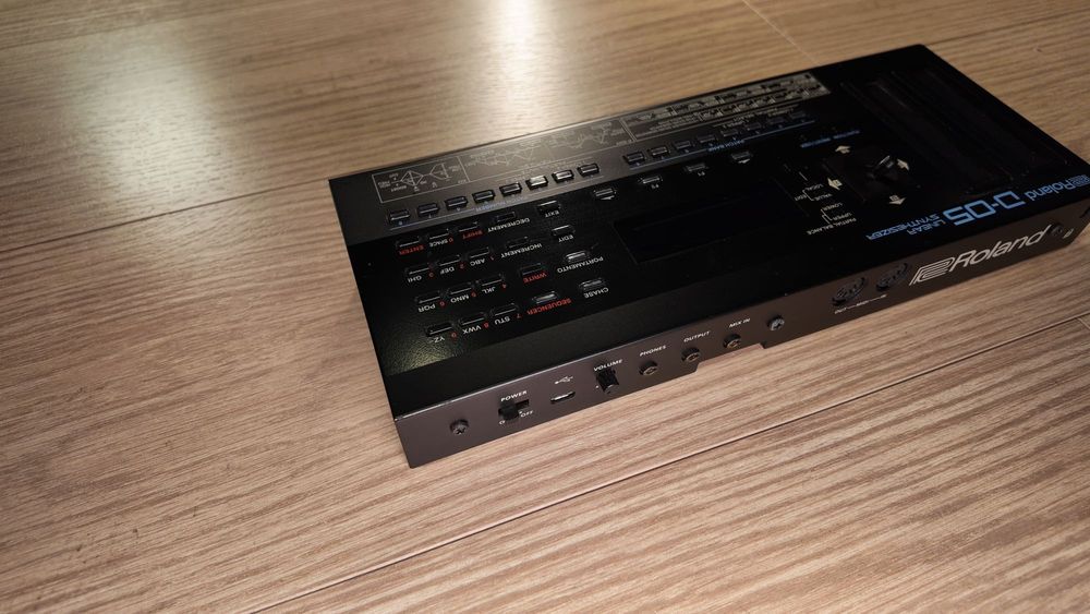 Roland D-05 Boutique Series Linear Synthesizer Sound Module - Black