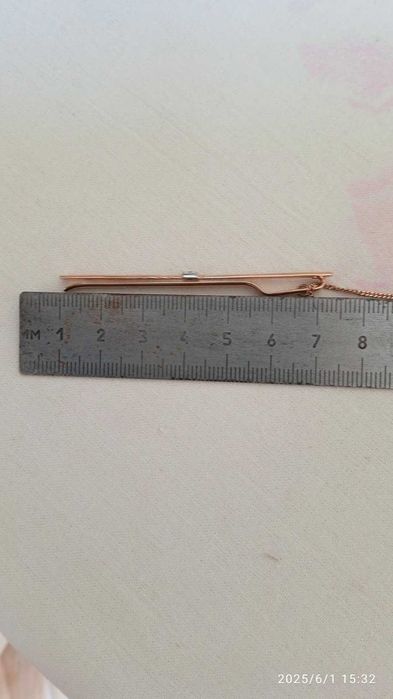 Подарунок для чоловіка зажим для галстука золото з бриліантом