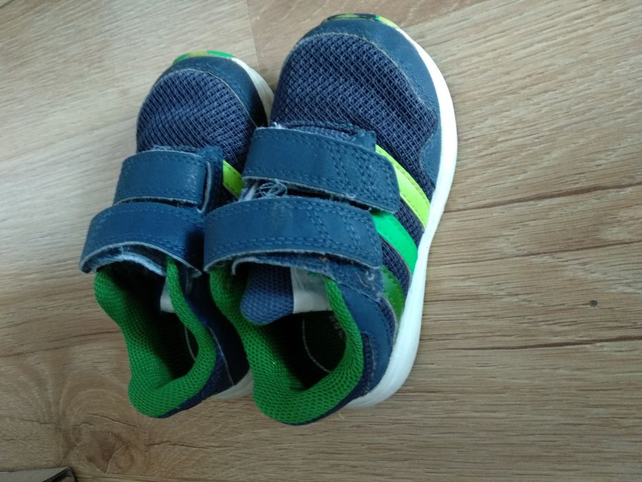 Buty sportowe chłopiec r 22 13 cm