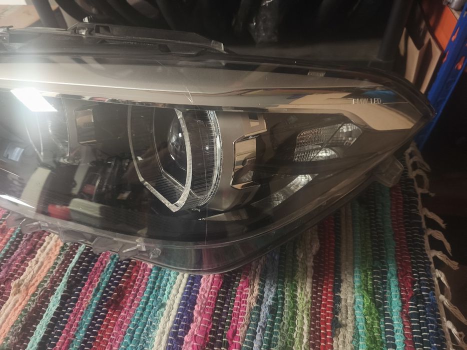 Farol esquerdo BMW F20 LCI full Led fundo preto
