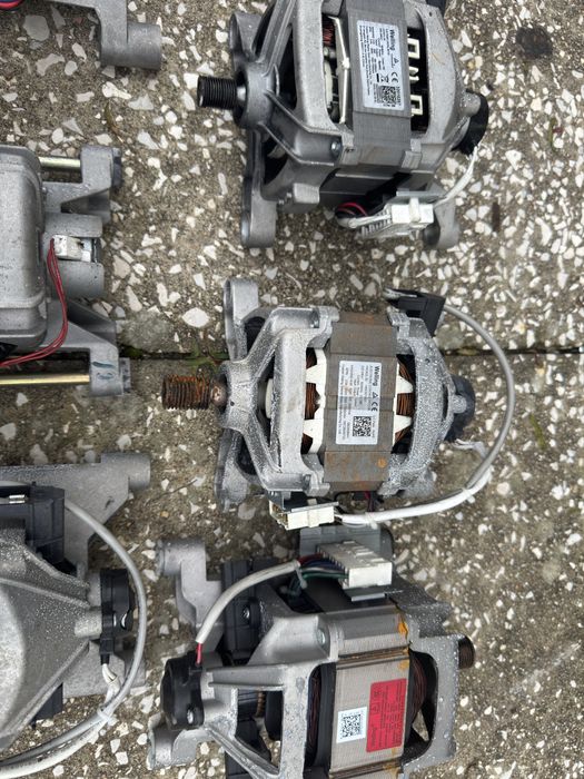 Lote motores máquinas lavar roupa a funcionar