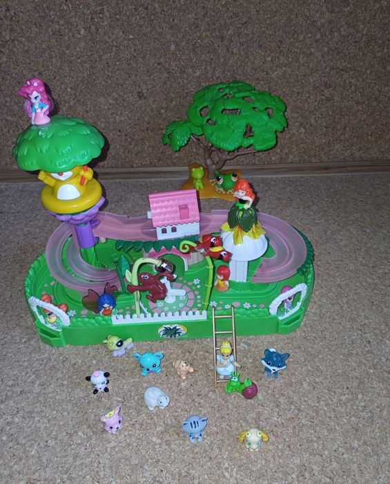 Littlest pets shop.