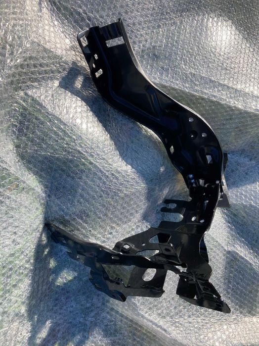 Кронштейн крепления фары LH/RH BMW 5 Seies G30 2017-2020год.