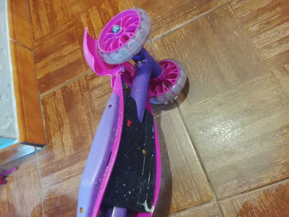 Trotinete usada menina c/musica