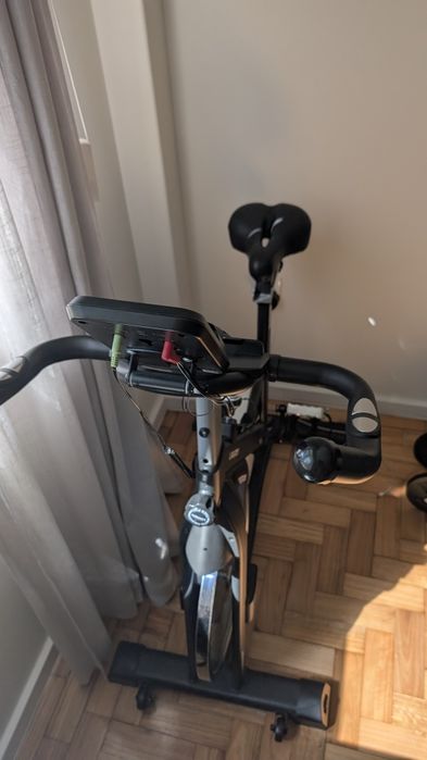 Academia de exercícios de bicicleta indoor