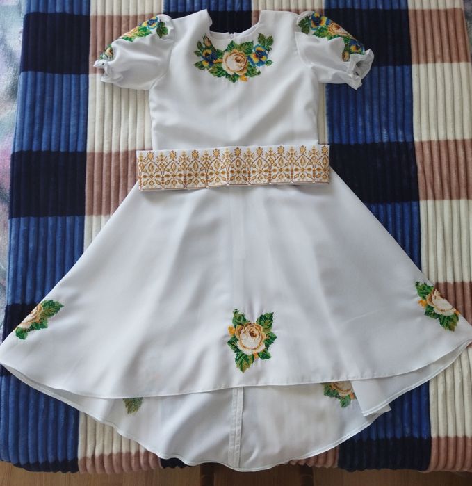 Вишите плаття для дівчинки 9-12 років