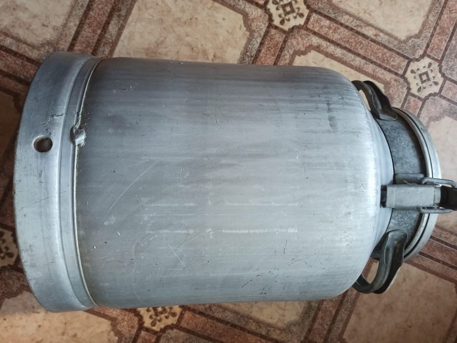 Продам металлическую ёмкость для воды