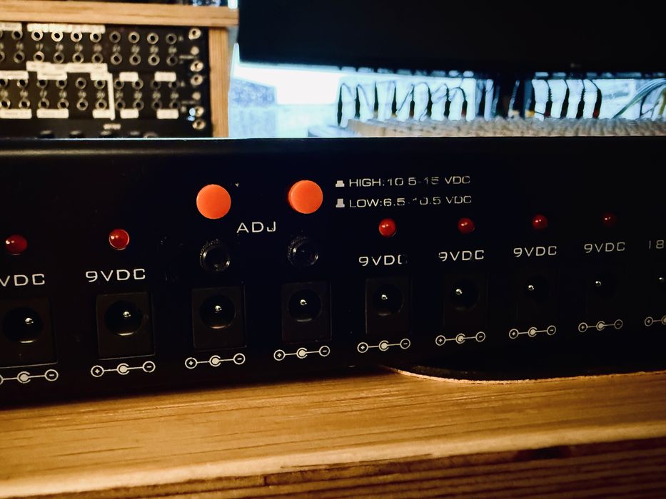 Fonte de alimentação para pedais MXR / Custom Audio Electronics MC403