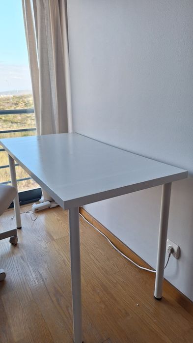 Secretária branca IKEA