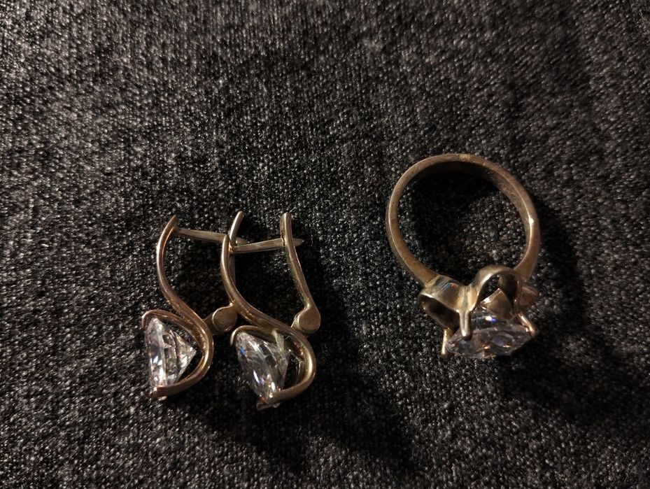 Сережки срібні з каменем