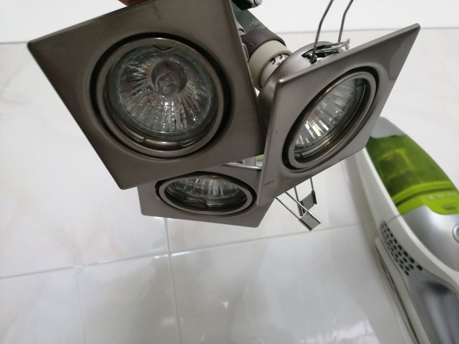 Projectores de teto com lampadas