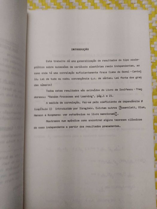 Propriedades assimptóticas da varáveis aleatórias de corre sufi. fraca