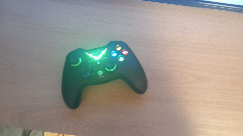 Xbox one 500 G 2 pad + 2 słuchawki . klawiatura i mysz games