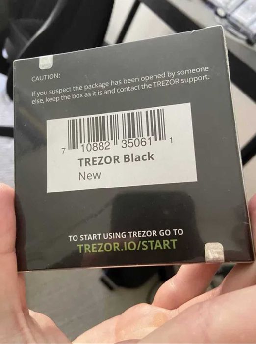 Trezor One аппаратный кошелек