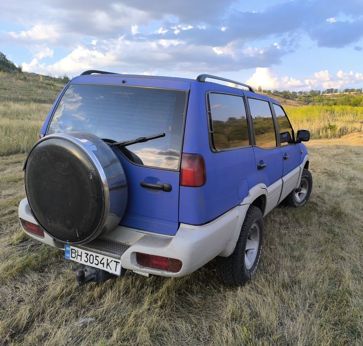 Nissan Terrano   2.7 tdi