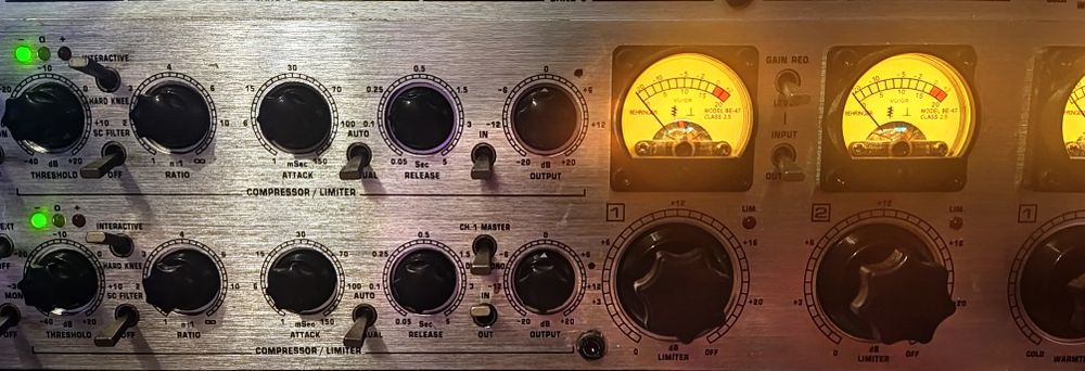 Behringer T1952 TUBE  composer