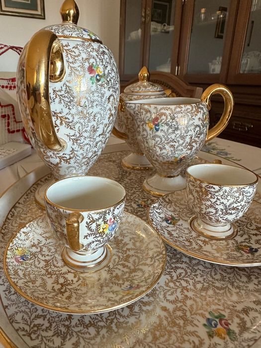 Conjunto  de café lindissimo louça de Alcobaça