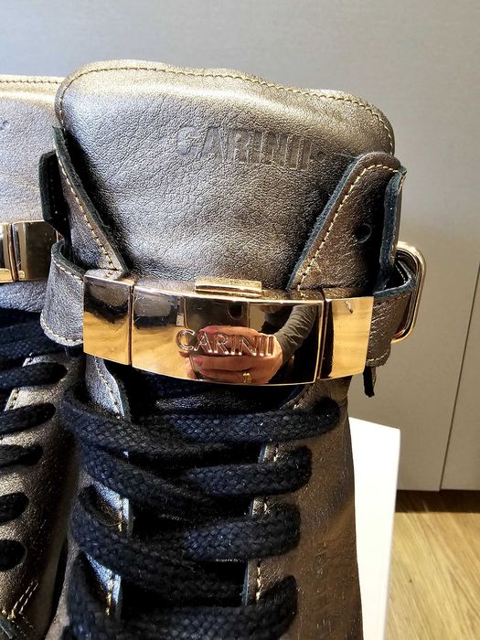 Buty na koturnie Carinii zloty ciemny