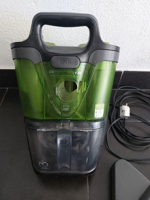 Aspirador Rowenta RO665201 a funcionar, com acessórios. Ler descrição