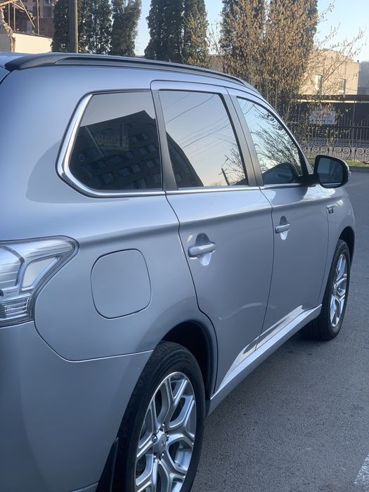 Mitsubishi Outlender PHEV