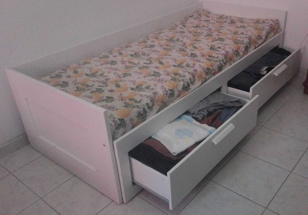 Cama c/arrumação BRIMNES