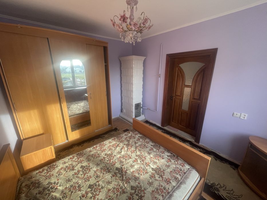 Продається будинок з земельною ділянкою коло нього