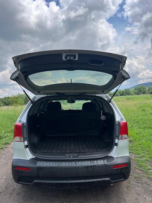 Автомобіль кіа соренто