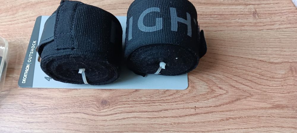 Luvas de boxe, boqueira e duas ligas