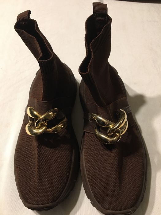 Botas castanhas novas N 39.