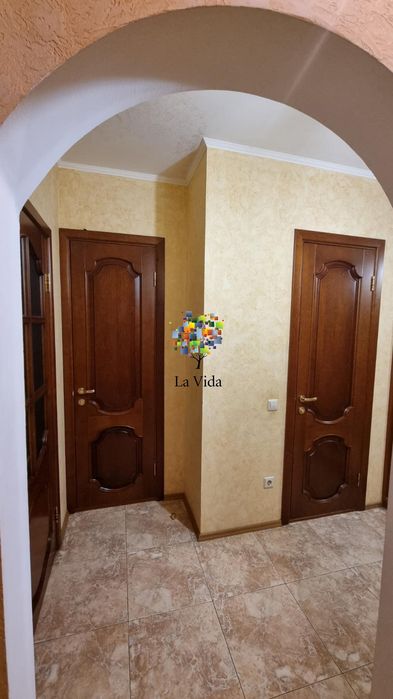 Продаж 2-к квартири з ремонтом та меблями, вул. Милославська, 45