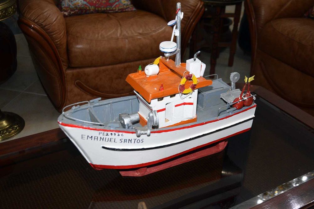 Barco de Pesca Vintage Feito à Mão 45cm
