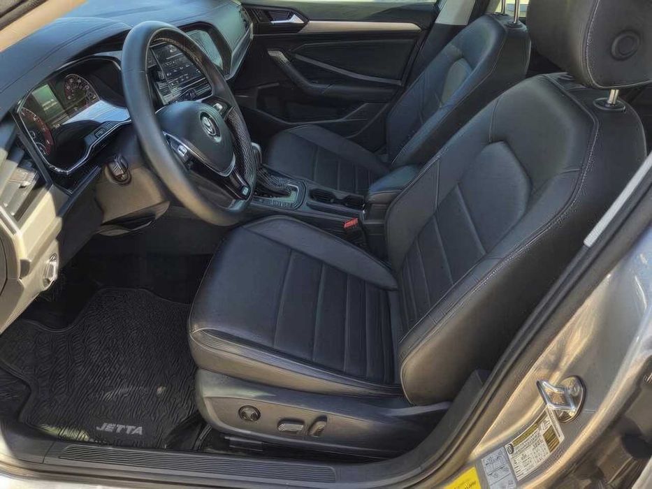 Volkswagen Jetta SE      2021