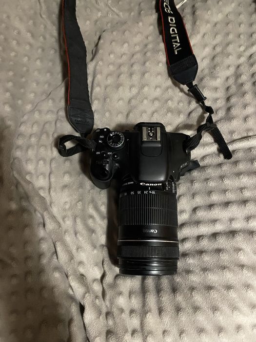 Дзеркальна камера Canon 600d