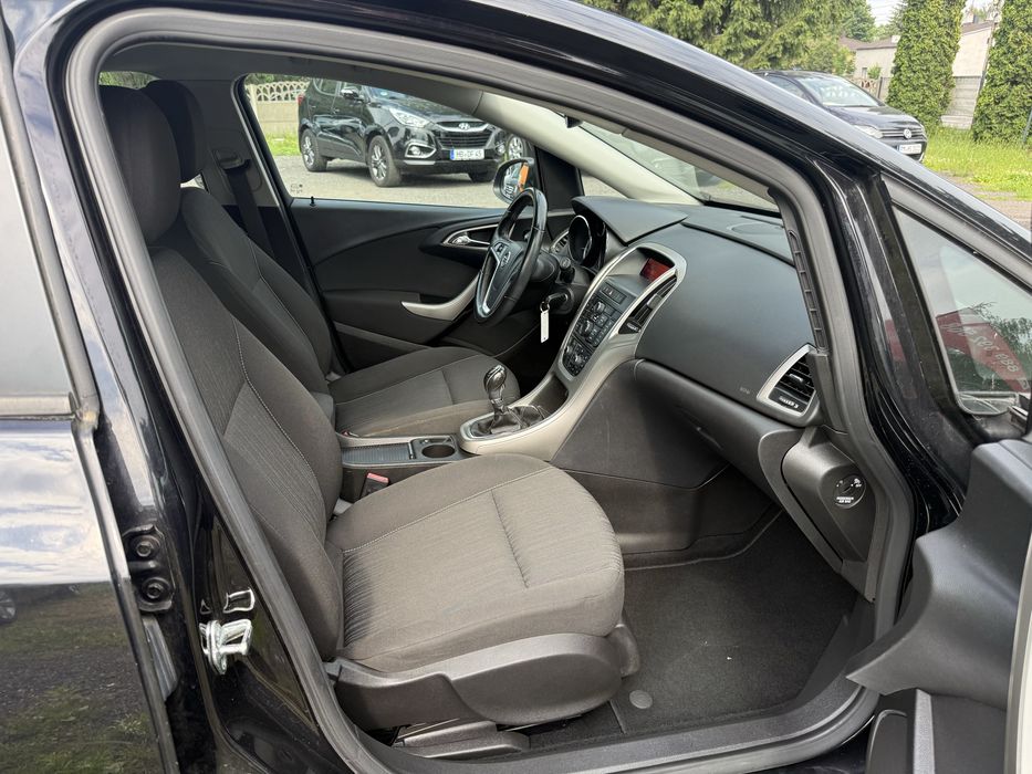 Opel Astra 1.6 benzyna, opłacona, dwa komplety kół, bagażnik na rowery