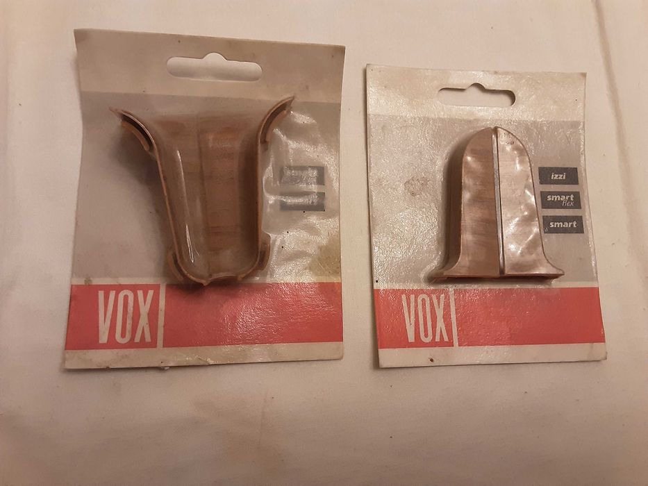 Уголки на пластиковые плинтуса  56 штук  новые